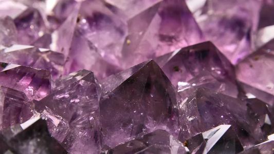 how to charge and cleanse amethyst crystal - 7 methods including moonlight and smudging