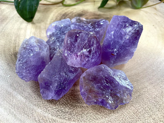 Which Hand To Wear an Amethyst Bracelet